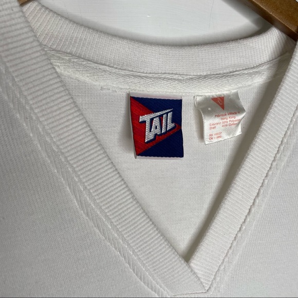 Tail white V-neck vest - Picture 2 of 4